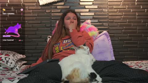 Mia online show from December 22, 4:50 am