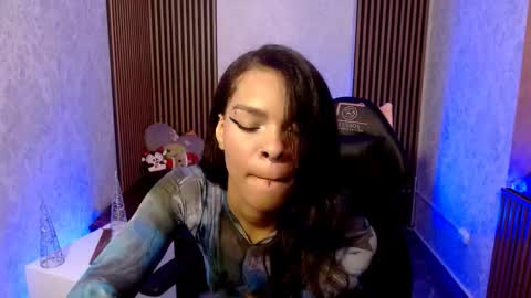 Mia online show from November 16, 3:52 am