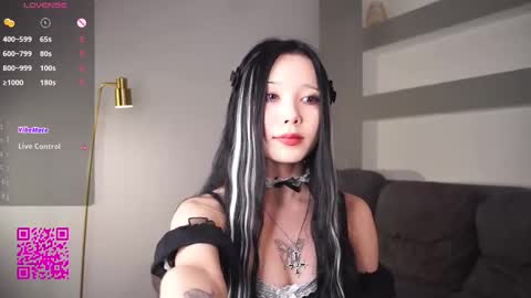 Mia online show from October 16, 9:12 am