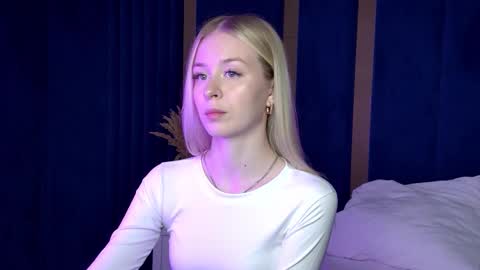 Mia online show from September 10, 5:57 pm