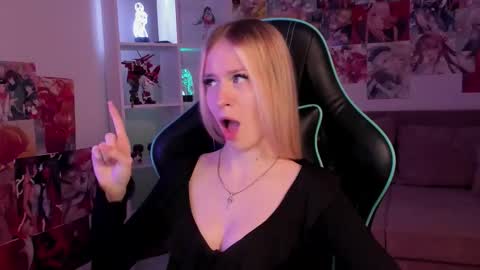 Mia online show from September 25, 5:22 pm