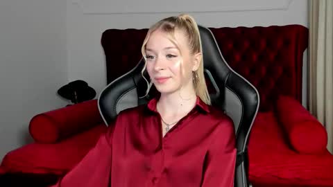 Mia online show from September 9, 5:24 pm