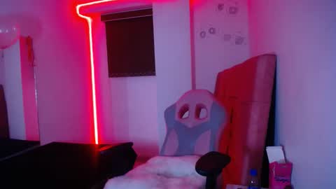 MIA VELEZ online show from February 16, 6:21 am