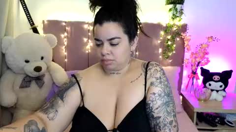 Miah Joness online show from August 3, 5:33 am