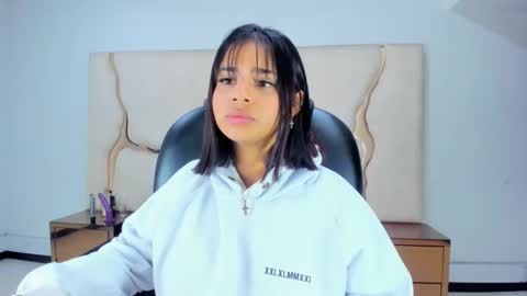 miahsex69 online show from September 24, 4:11 am