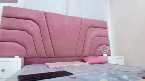 miajhonsonx online show from March 21, 8:03 pm