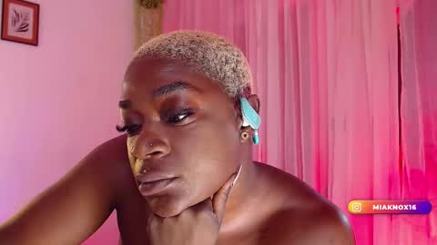 Mia online show from February 11, 9:09 am