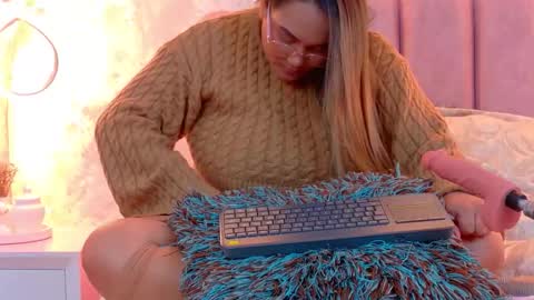 Mia online show from April 11, 7:45 am