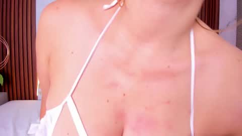 Mia  online show from October 1, 5:34 am