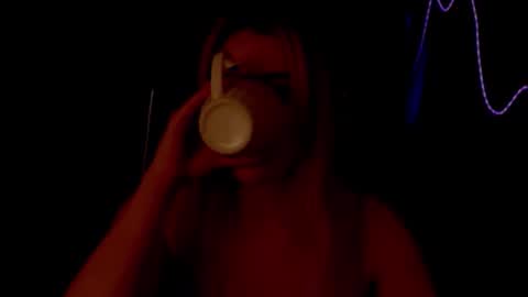 Mia online show from February 19, 8:58 am