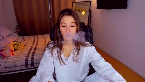 Mia online show from March 4, 2:21 pm