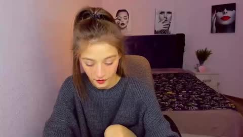 Mia online show from December 15, 6:26 pm