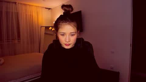 Mia online show from February 1, 8:07 pm