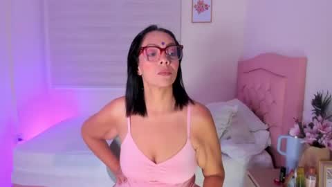 Mia online show from July 8, 4:25 am