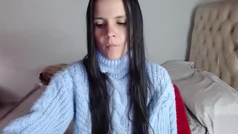 miarobinn_ online show from December 4, 11:30 am