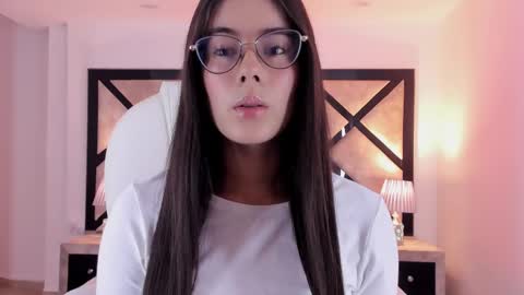 Mia online show from March 3, 8:39 pm