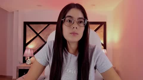 Mia online show from February 14, 11:09 pm