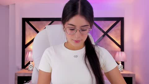 Mia online show from December 18, 6:57 pm