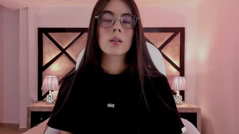 Mia online show from January 27, 7:24 pm