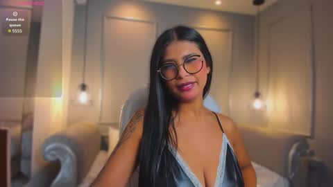 Mia  online show from February 25, 3:05 am