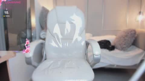 Mia  online show from February 21, 6:36 am