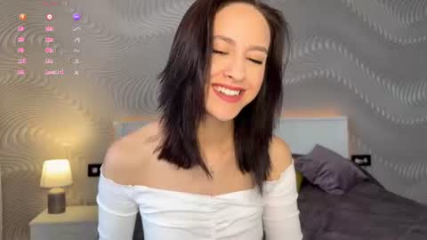 Mia online show from June 18, 7:43 am