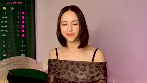 Mia online show from November 15, 8:59 am