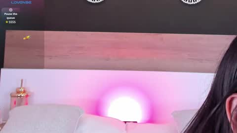 Mia online show from November 13, 5:23 pm