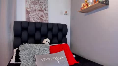 miavelvet1 online show from October 4, 2:50 am