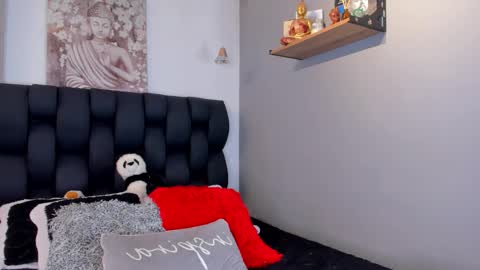 miavelvet1 online show from October 3, 2:49 am