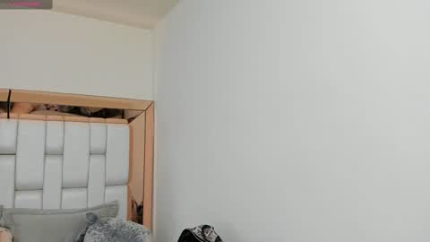 Mia Villalobos online show from March 1, 12:45 pm