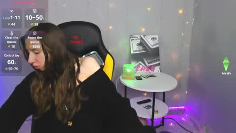 michele_mack online show from February 2, 2:59 am