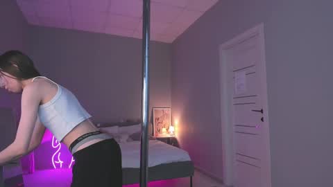 michele_mack online show from March 5, 5:07 am