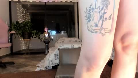 Michelle Ramirez online show from October 25, 7:38 am