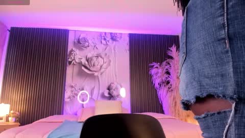 michellepreston_ online show from April 5, 12:15 pm