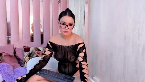 Mia  online show from November 22, 11:13 am