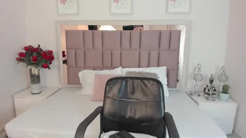 Mia  online show from February 28, 11:36 am