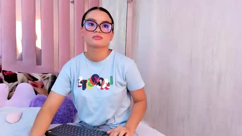 Mia  online show from November 21, 11:12 am