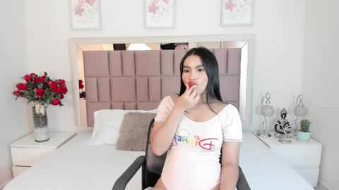 Mia  online show from March 3, 7:14 pm