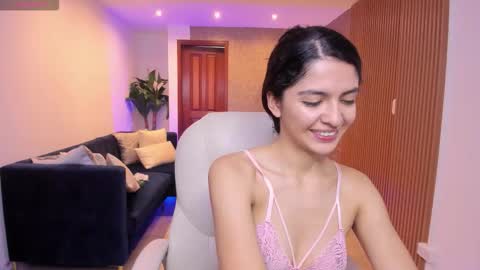 Mia online show from October 29, 11:14 am