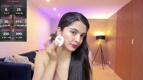 Mia online show from November 12, 11:08 am