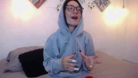 mikaza online show from April 25, 12:30 pm