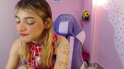 Mikka 3 online show from October 31, 1:37 pm