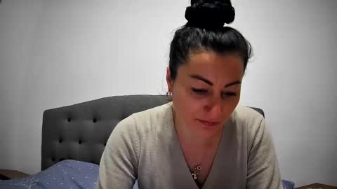 Mikyloveu online show from February 9, 4:50 pm