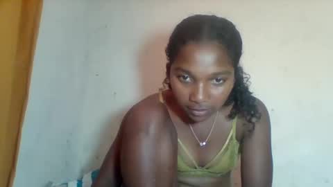 mila_lunah online show from March 19, 5:56 am