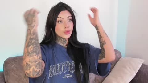     online show from February 7, 9:15 pm