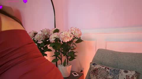 milacrave online show from March 28, 11:43 am