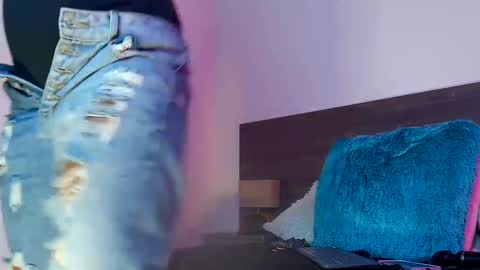 mila online show from November 18, 7:04 pm