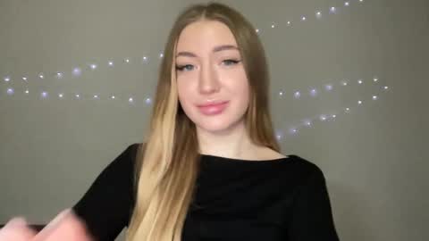 Milana online show from December 9, 1:45 pm