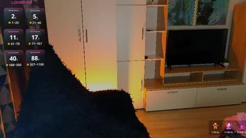 Lana online show from April 1, 7:00 pm